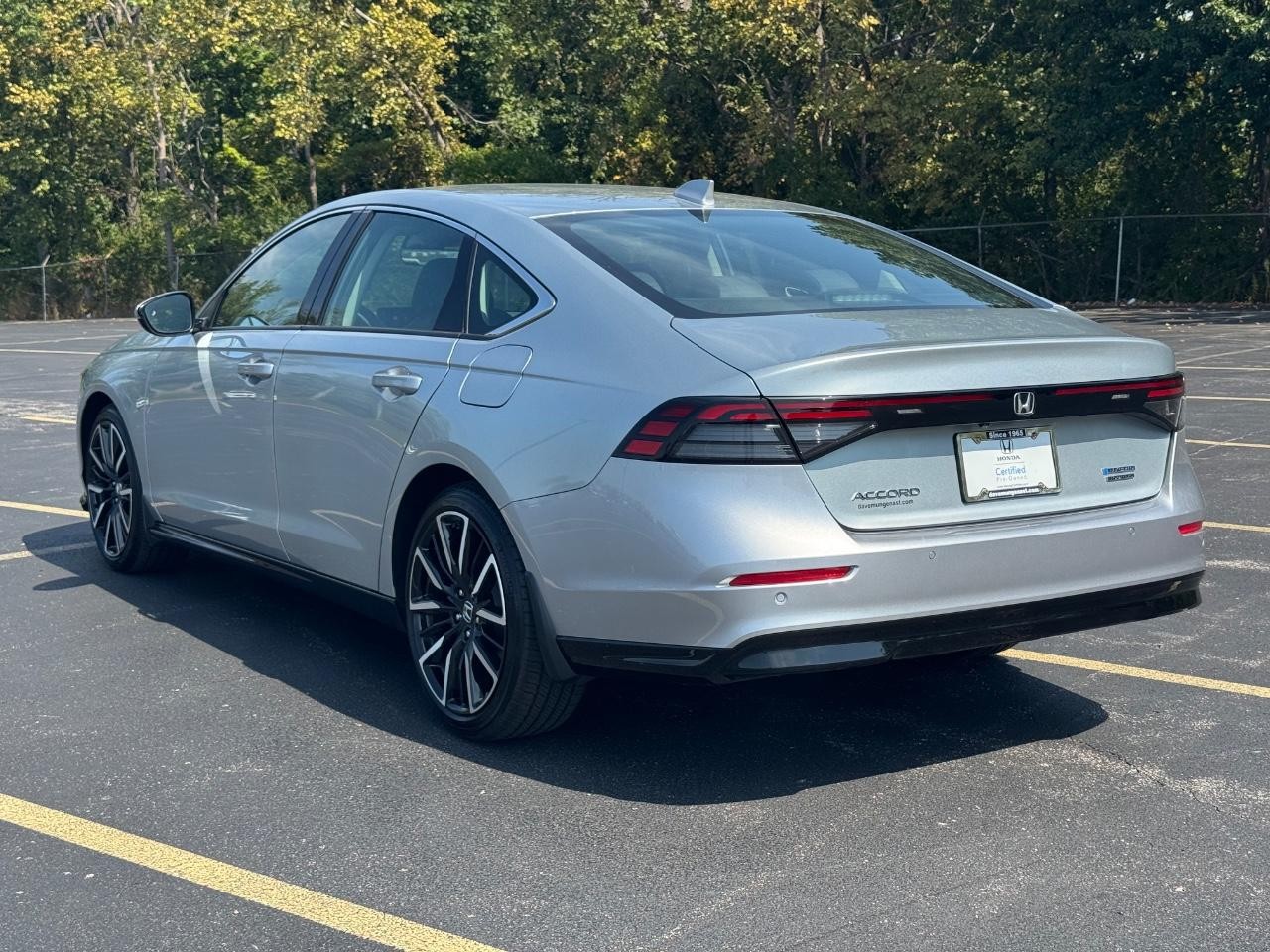 Honda Accord Hybrid Vehicle Full-screen Gallery Image 06