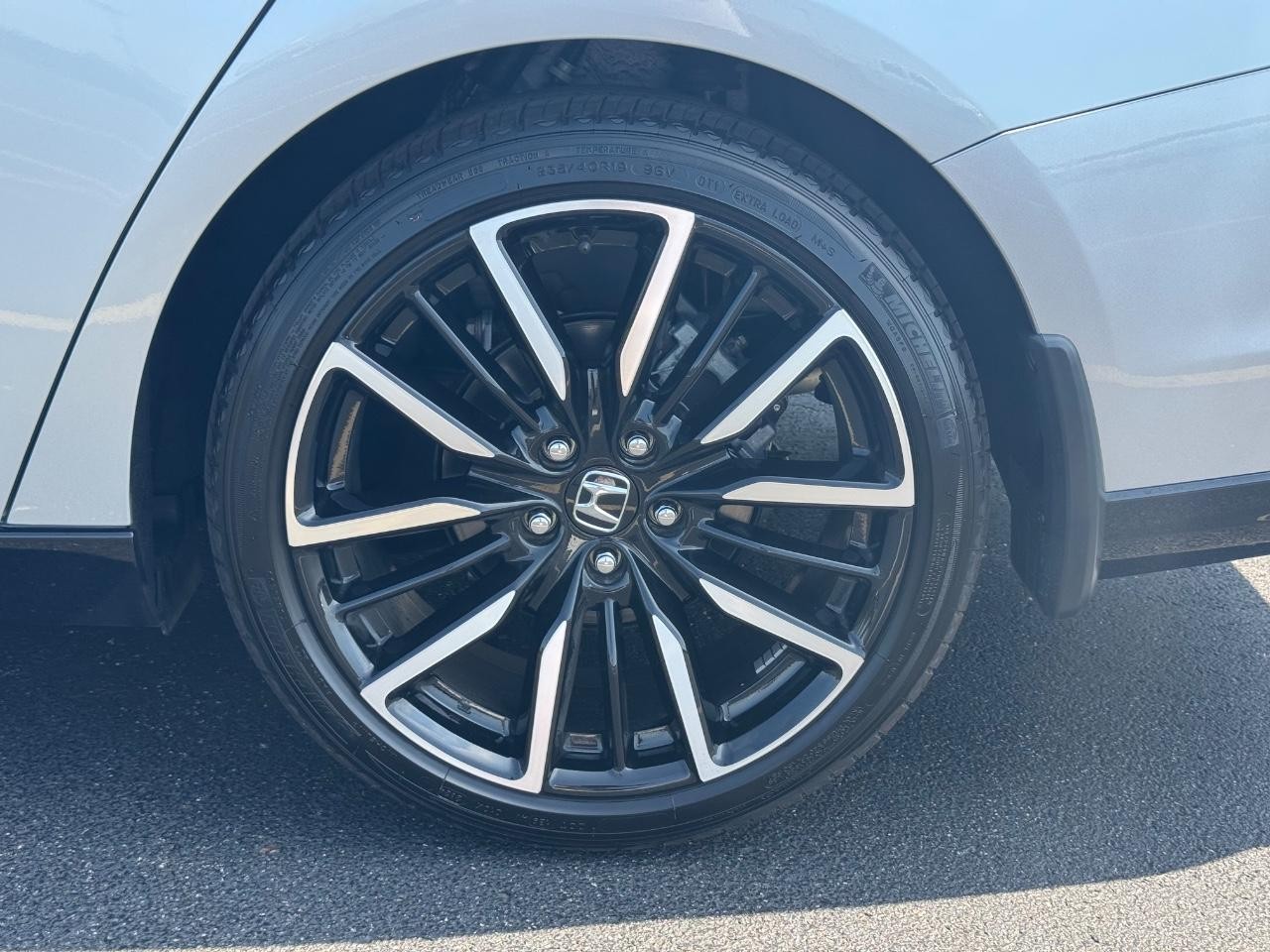 Honda Accord Hybrid Vehicle Full-screen Gallery Image 07