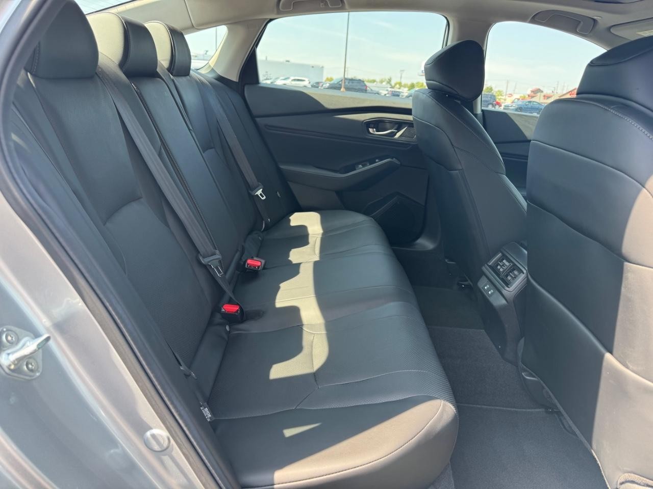 Honda Accord Hybrid Vehicle Full-screen Gallery Image 10