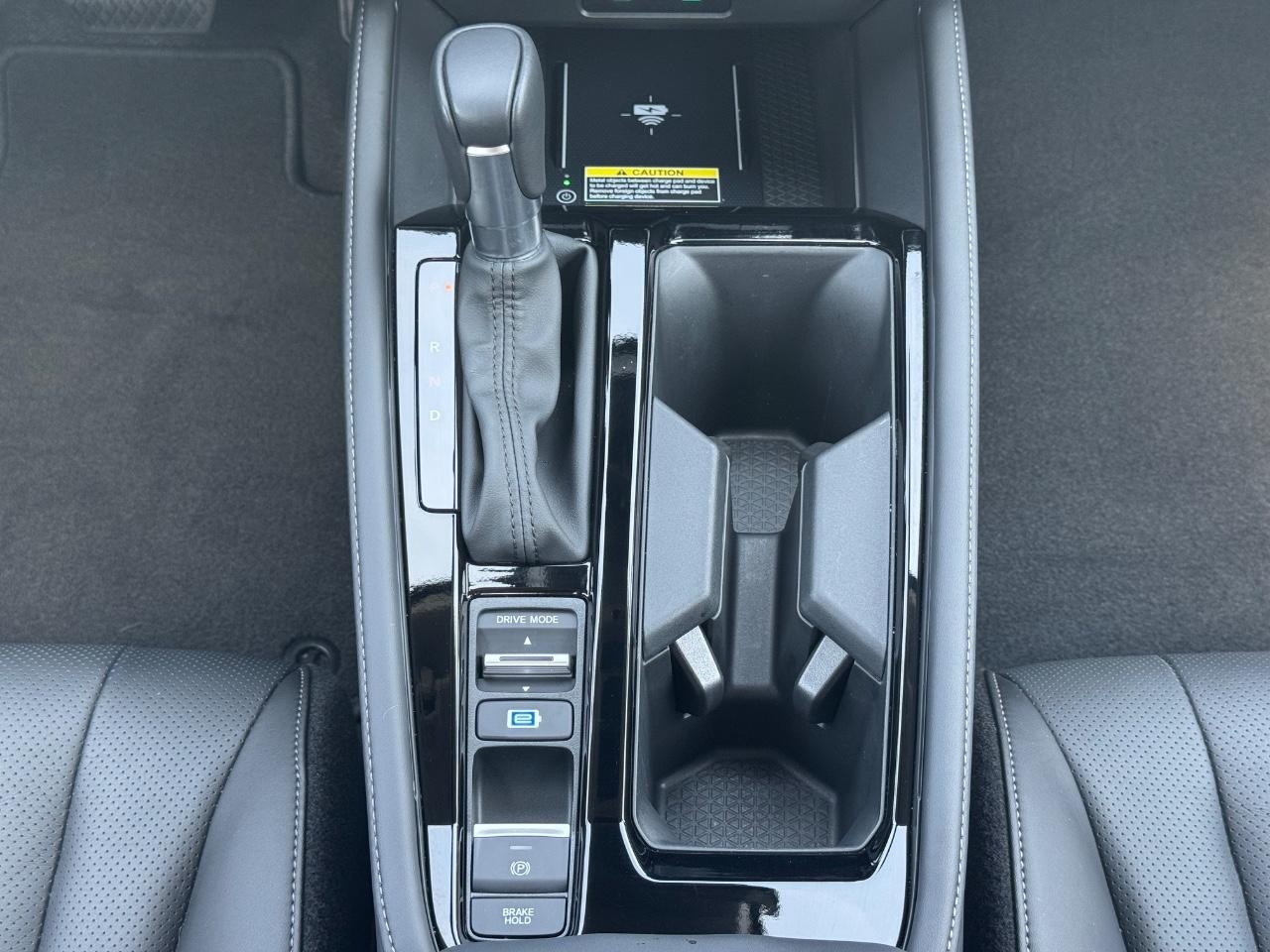 Honda Accord Hybrid Vehicle Full-screen Gallery Image 15