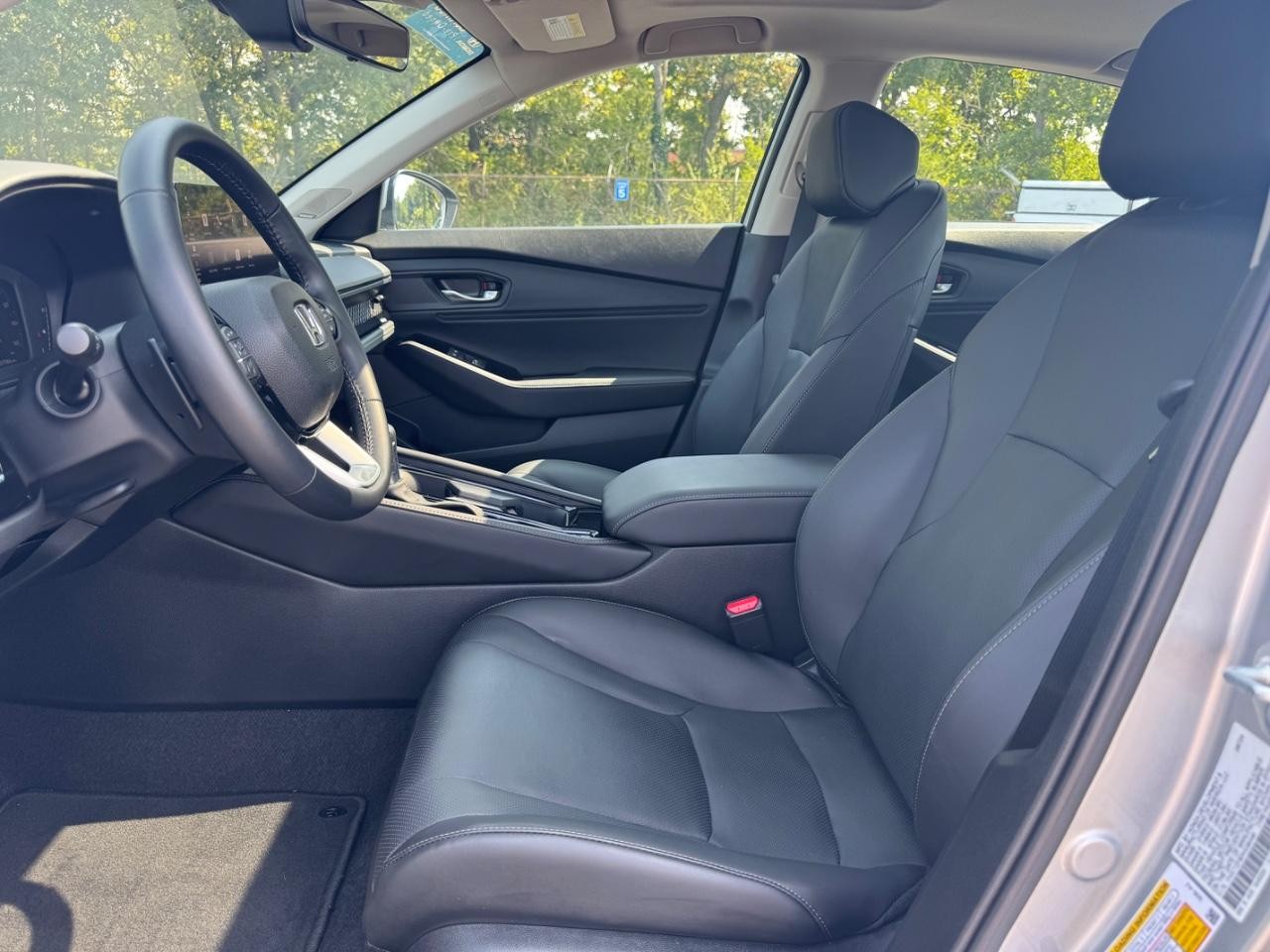 Honda Accord Hybrid Vehicle Full-screen Gallery Image 18