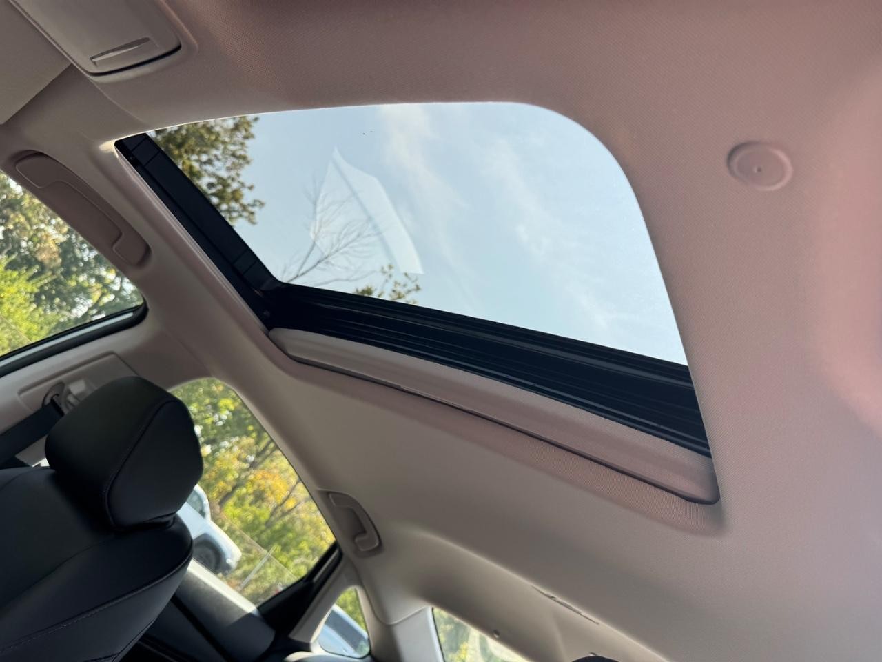 Honda Accord Hybrid Vehicle Full-screen Gallery Image 19