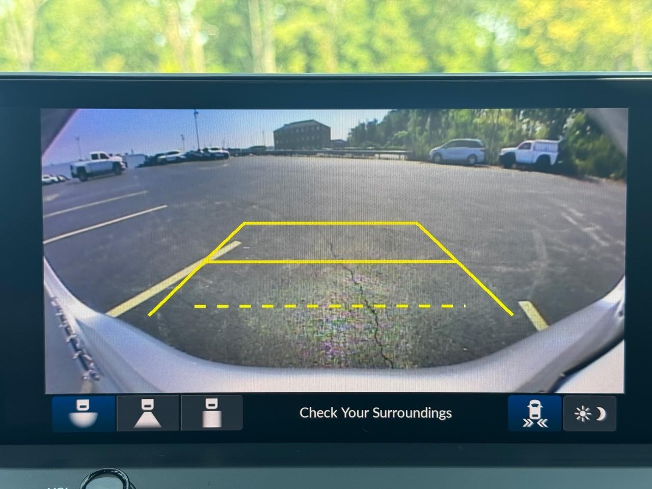 Honda Accord Hybrid Vehicle Full-screen Gallery Image 23