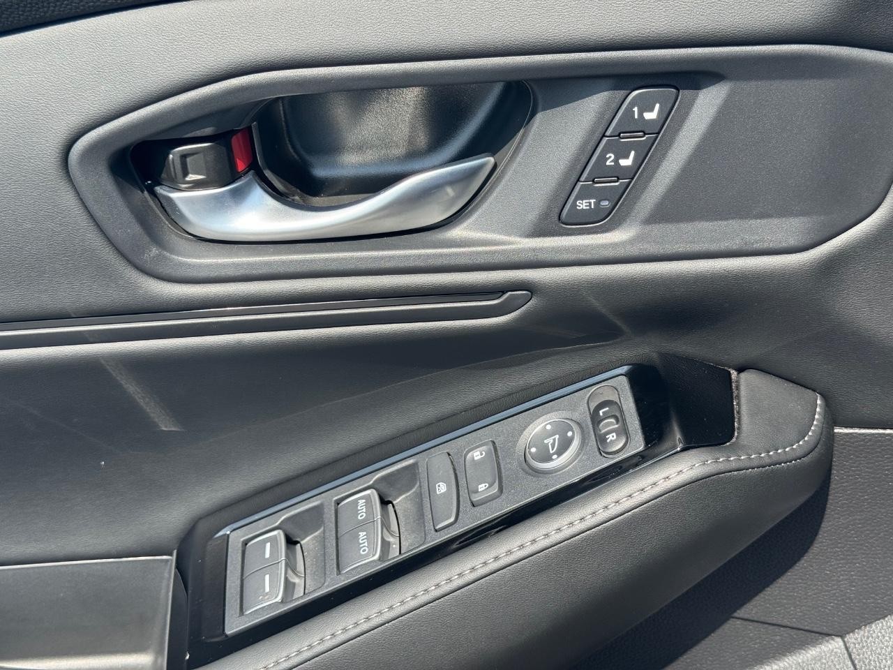 Honda Accord Hybrid Vehicle Full-screen Gallery Image 25