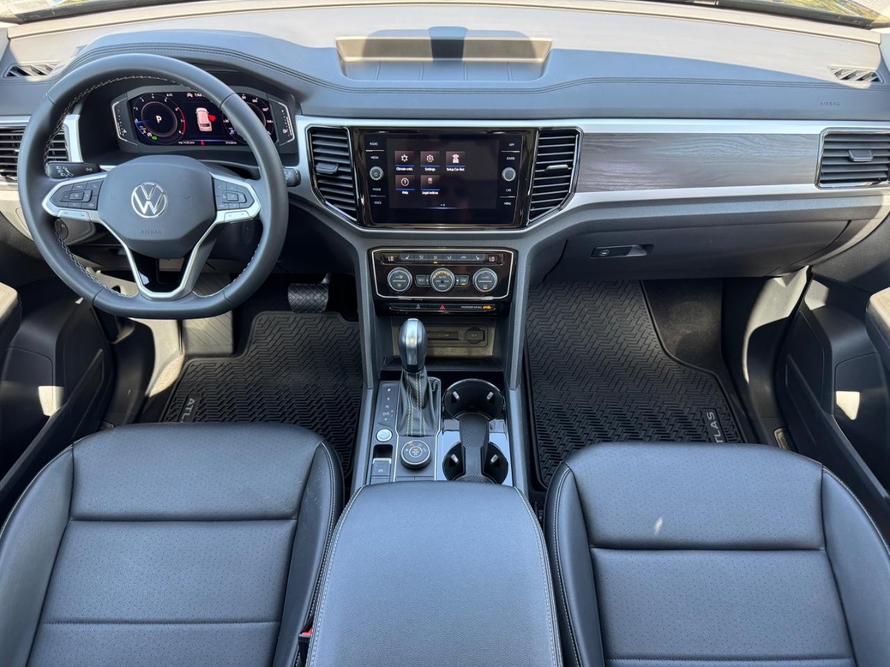 Volkswagen Atlas Vehicle Full-screen Gallery Image 12