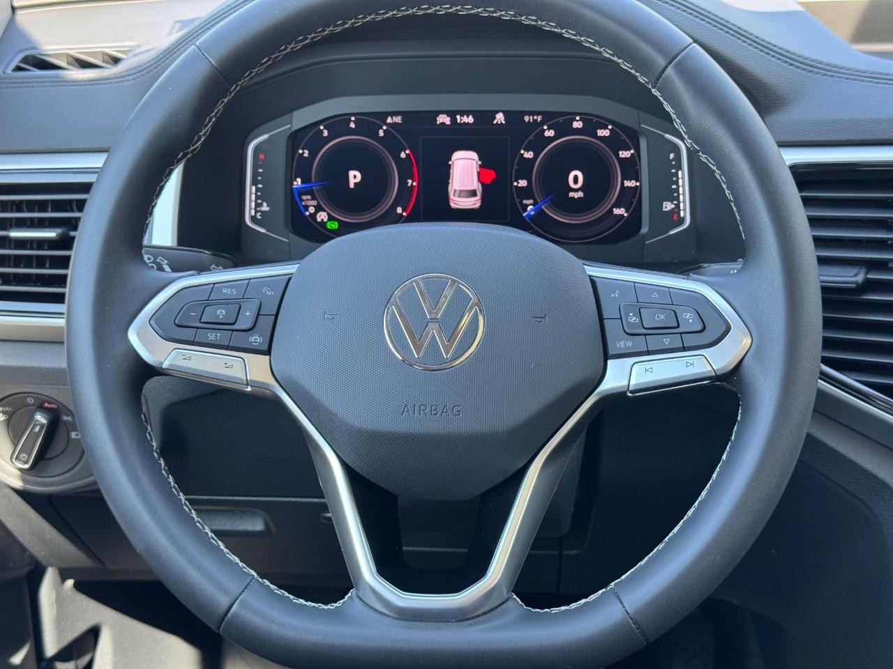 Volkswagen Atlas Vehicle Full-screen Gallery Image 13