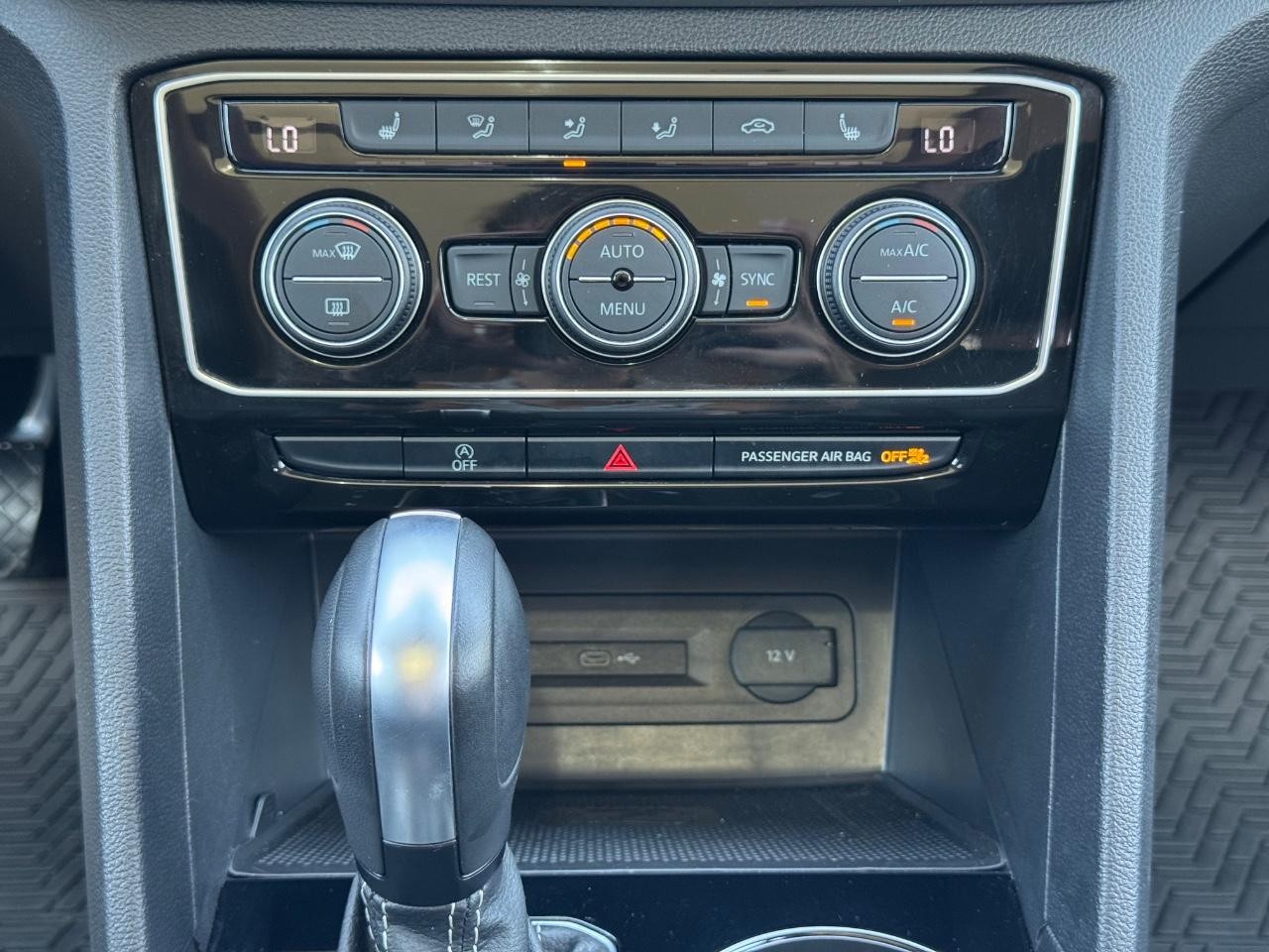 Volkswagen Atlas Vehicle Full-screen Gallery Image 15