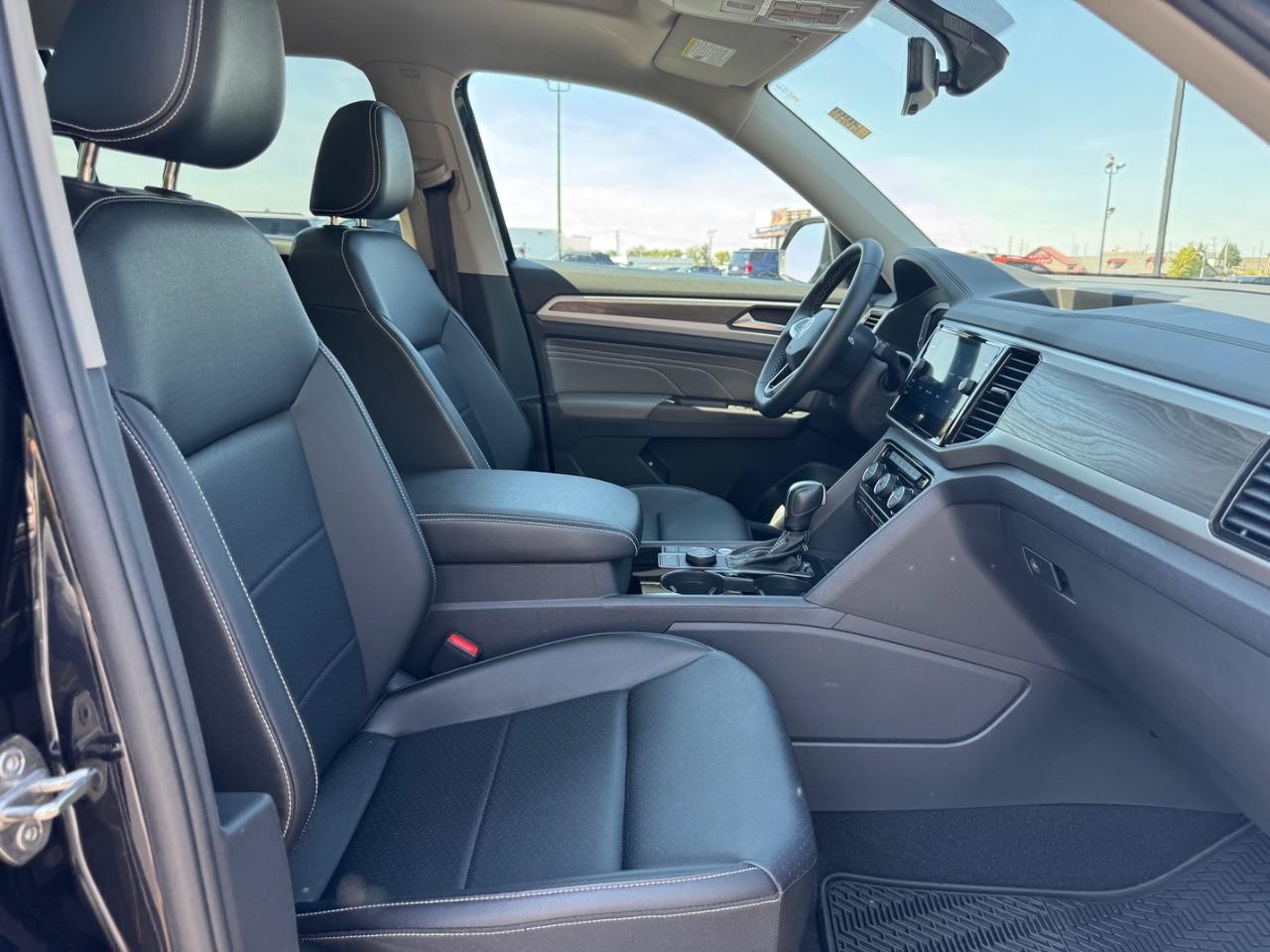 Volkswagen Atlas Vehicle Full-screen Gallery Image 18