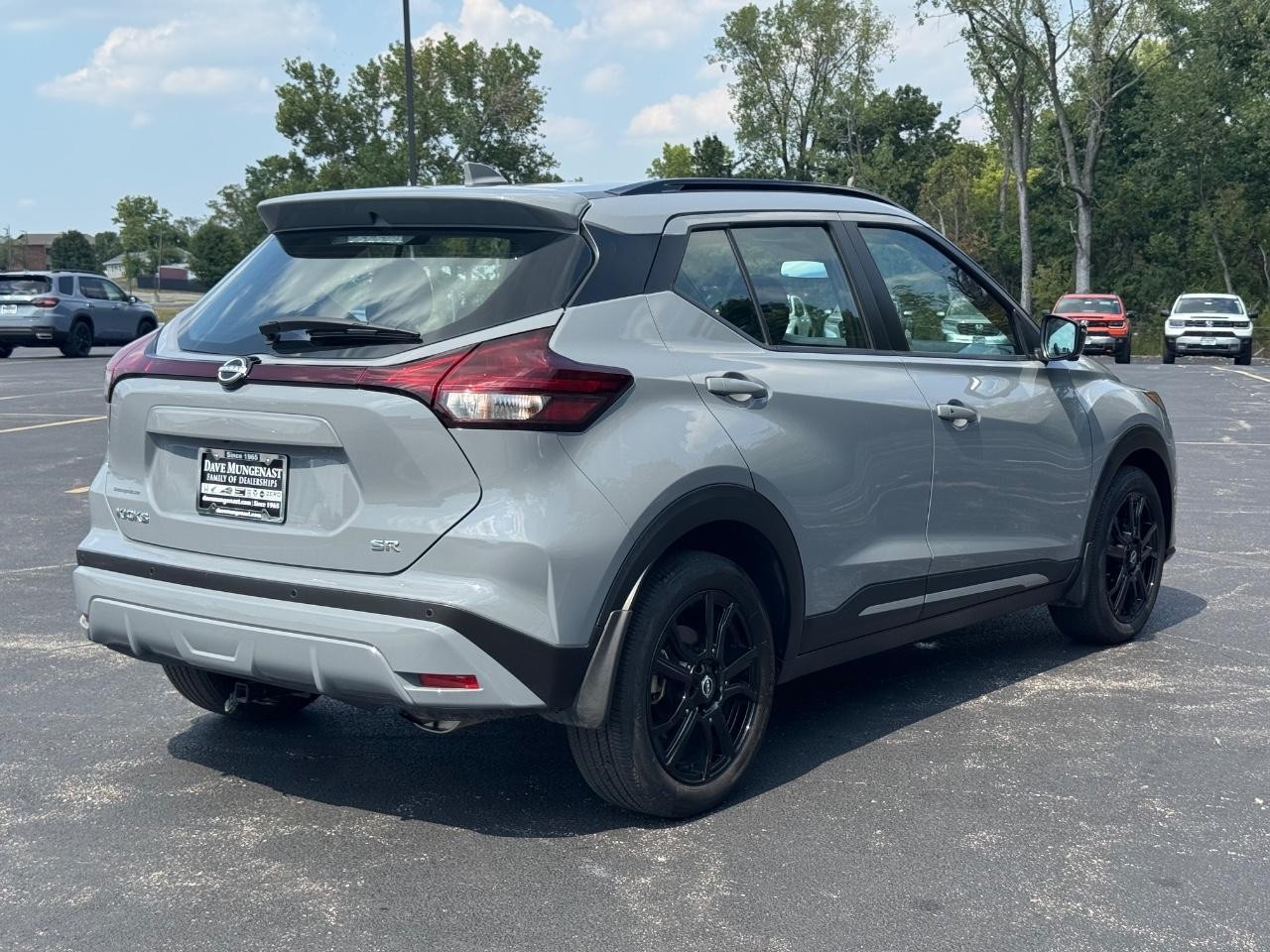 Nissan Kicks Vehicle Full-screen Gallery Image 03