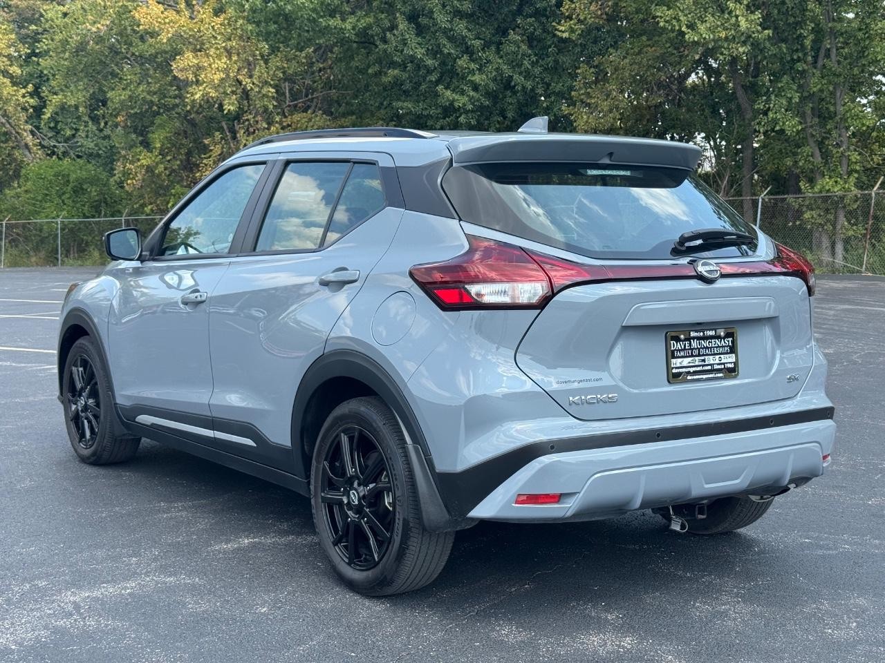 Nissan Kicks Vehicle Full-screen Gallery Image 06