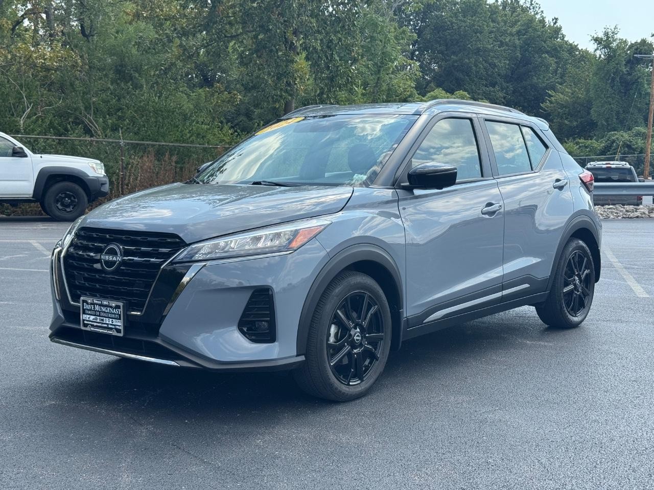 Nissan Kicks Vehicle Full-screen Gallery Image 08