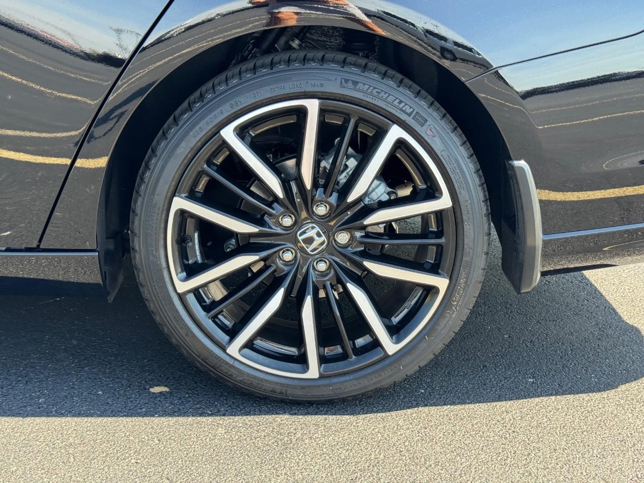 Honda Accord Hybrid Vehicle Full-screen Gallery Image 07