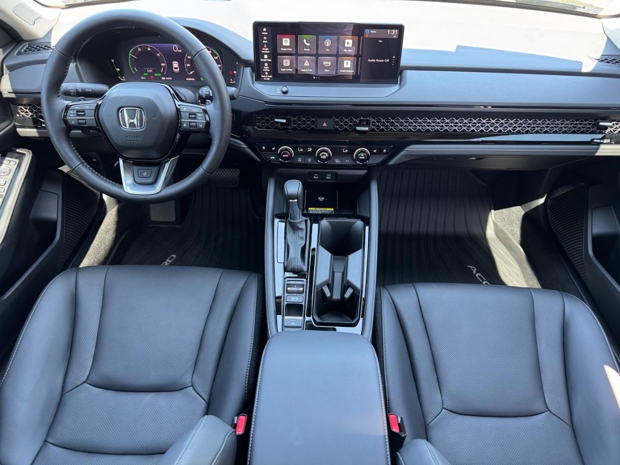 Honda Accord Hybrid Vehicle Full-screen Gallery Image 11