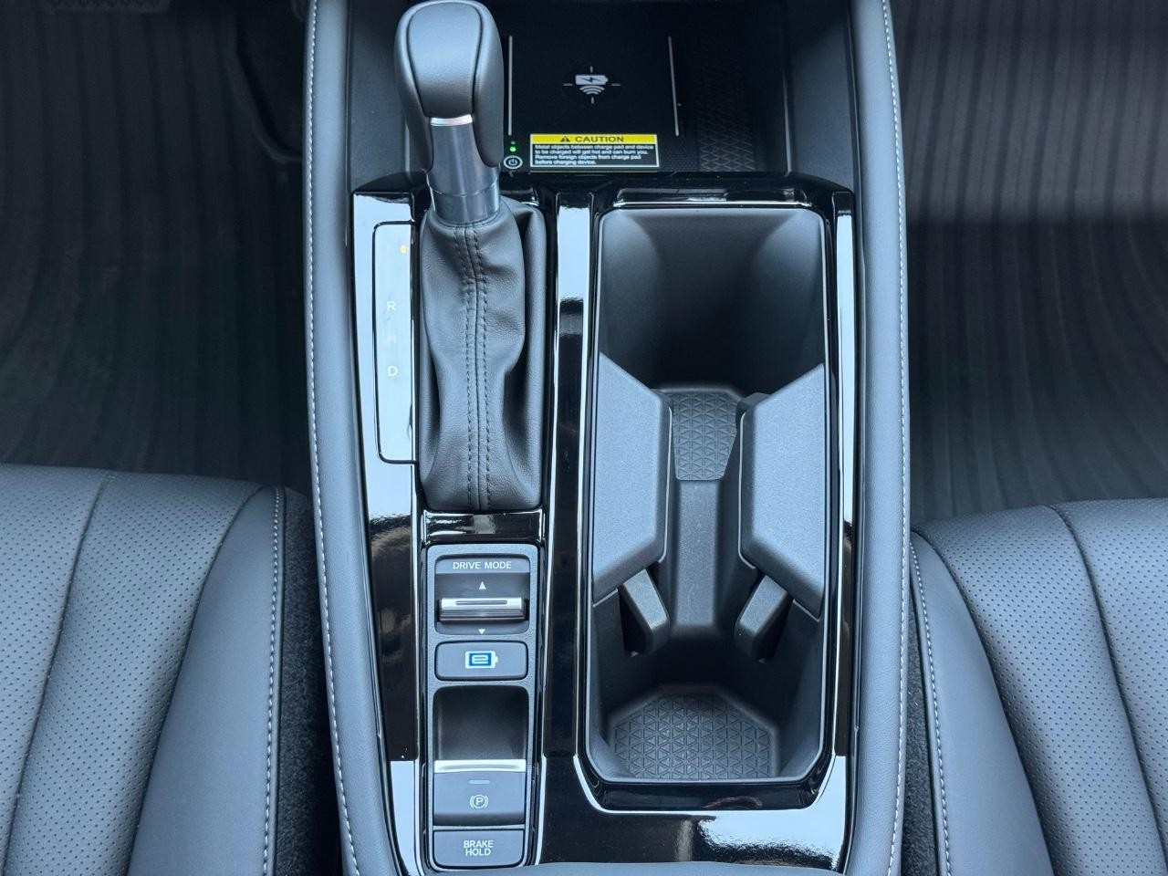 Honda Accord Hybrid Vehicle Full-screen Gallery Image 15