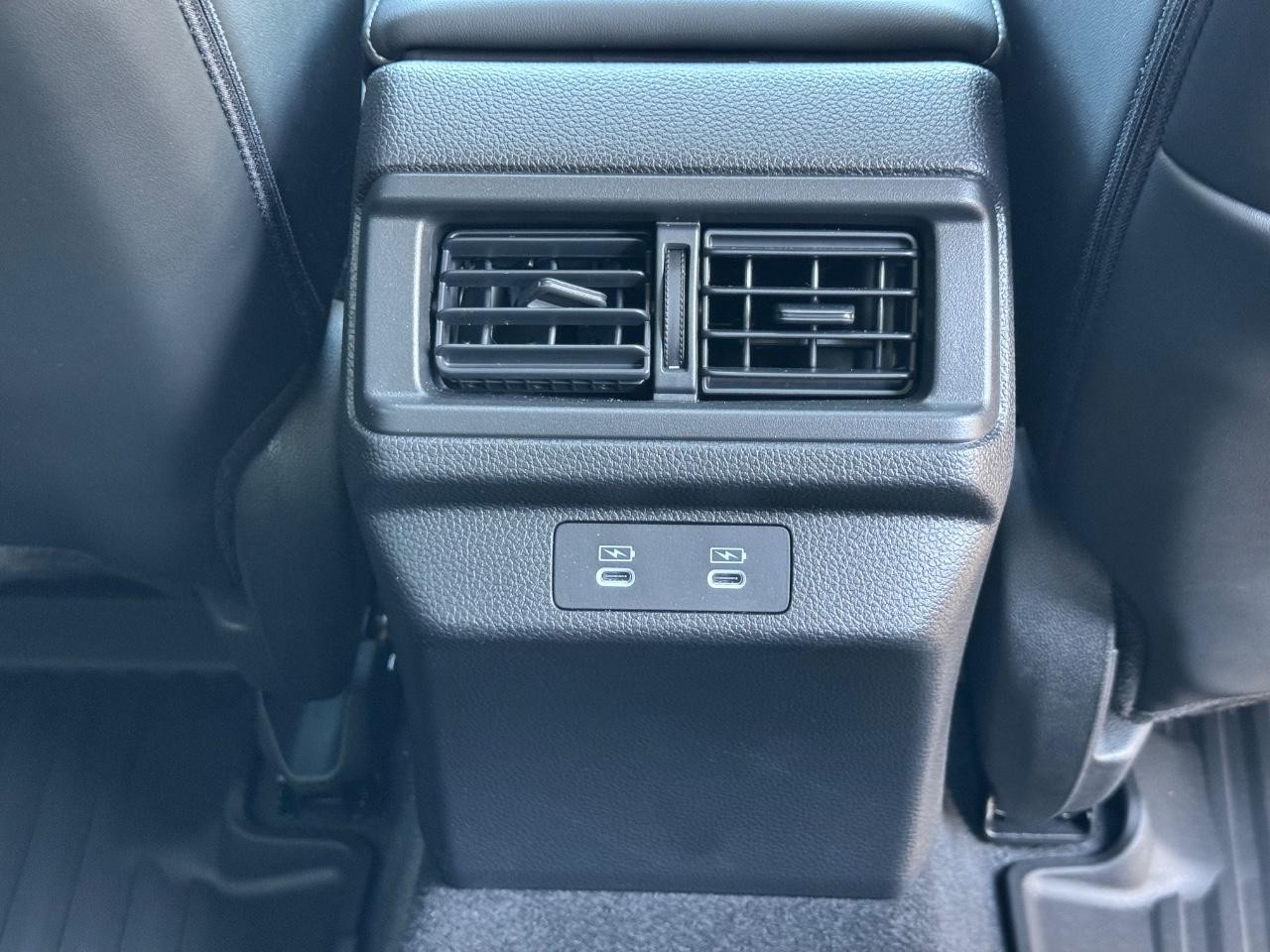 Honda Accord Hybrid Vehicle Full-screen Gallery Image 16