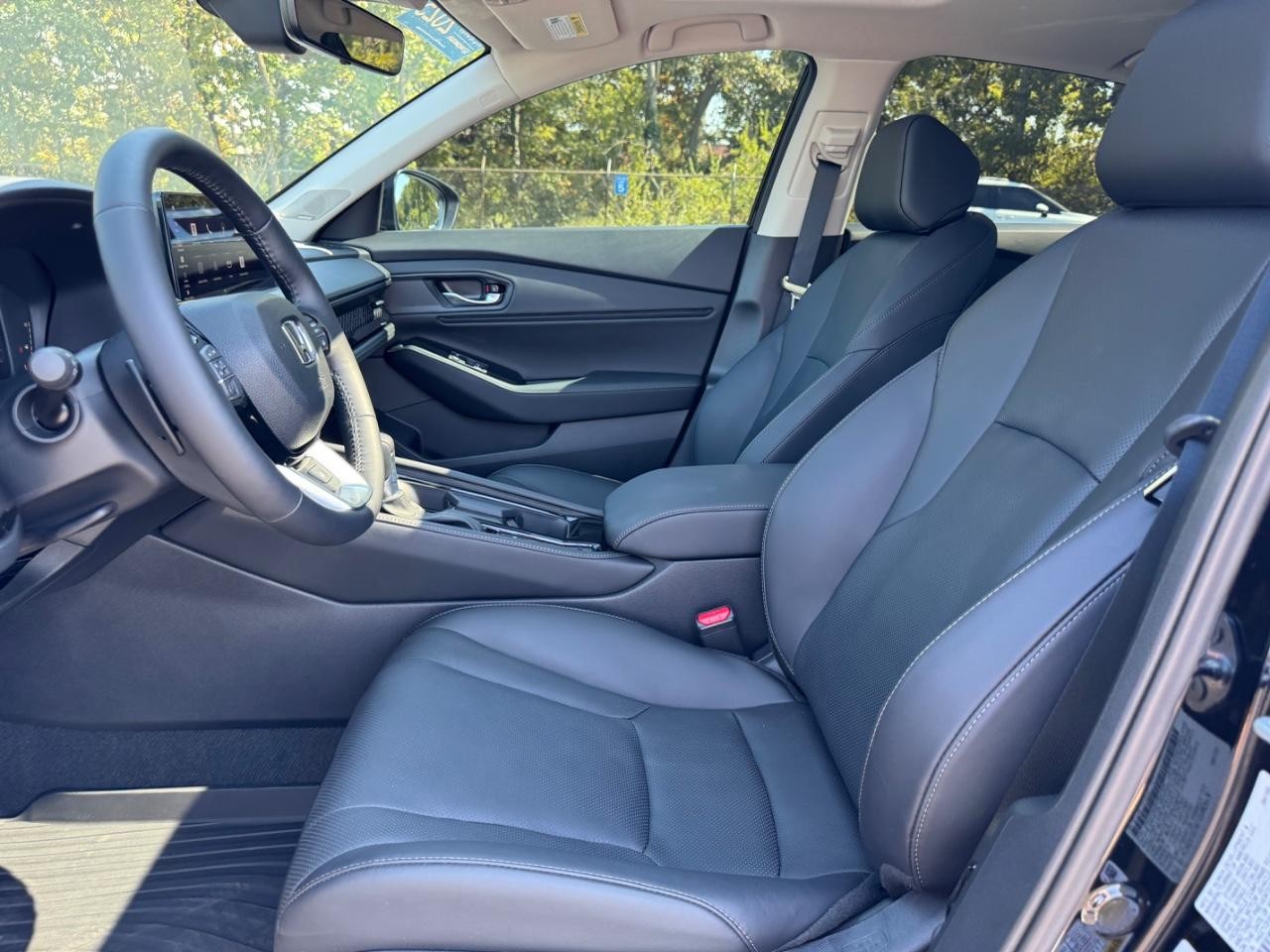 Honda Accord Hybrid Vehicle Full-screen Gallery Image 18