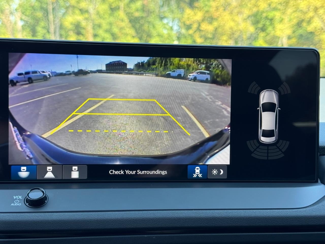 Honda Accord Hybrid Vehicle Full-screen Gallery Image 23