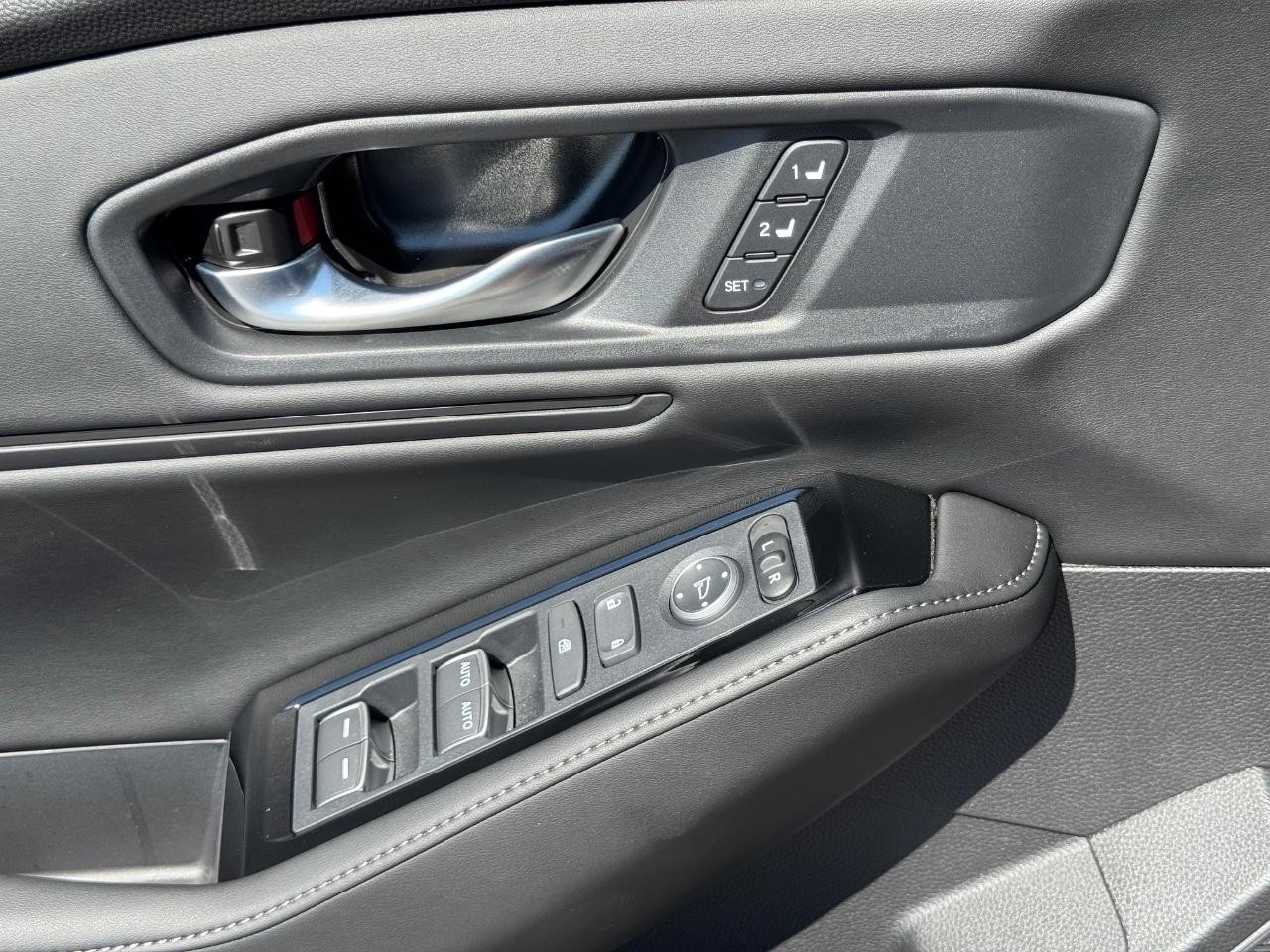 Honda Accord Hybrid Vehicle Full-screen Gallery Image 25