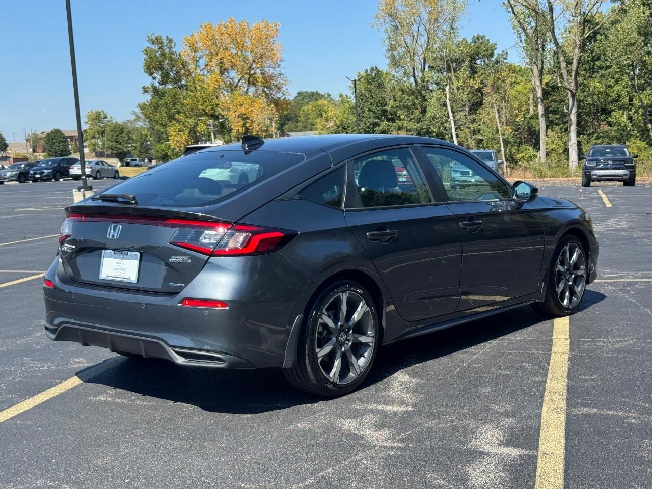 Honda Civic Hatchback Hybrid Vehicle Full-screen Gallery Image 03