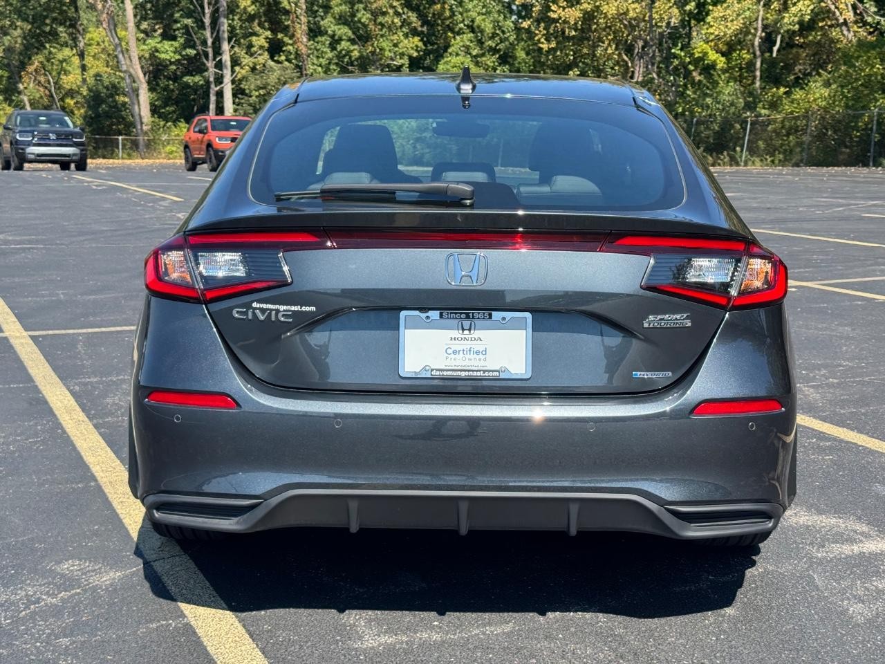 Honda Civic Hatchback Hybrid Vehicle Full-screen Gallery Image 05