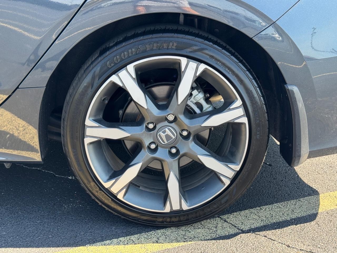 Honda Civic Hatchback Hybrid Vehicle Full-screen Gallery Image 07