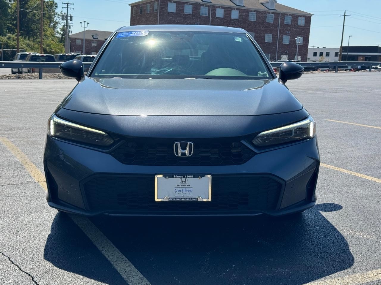 Honda Civic Hatchback Hybrid Vehicle Full-screen Gallery Image 09