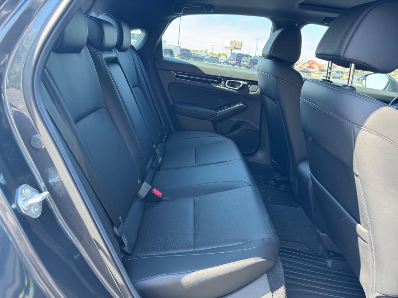 Honda Civic Hatchback Hybrid Vehicle Full-screen Gallery Image 10