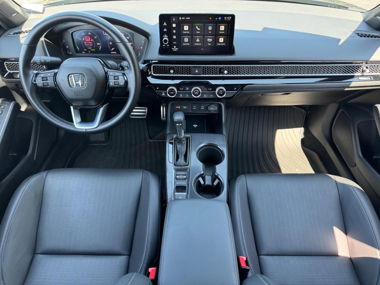 Honda Civic Hatchback Hybrid Vehicle Full-screen Gallery Image 11