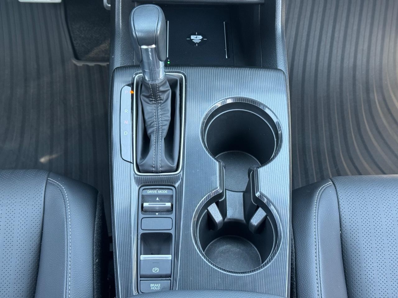 Honda Civic Hatchback Hybrid Vehicle Full-screen Gallery Image 15