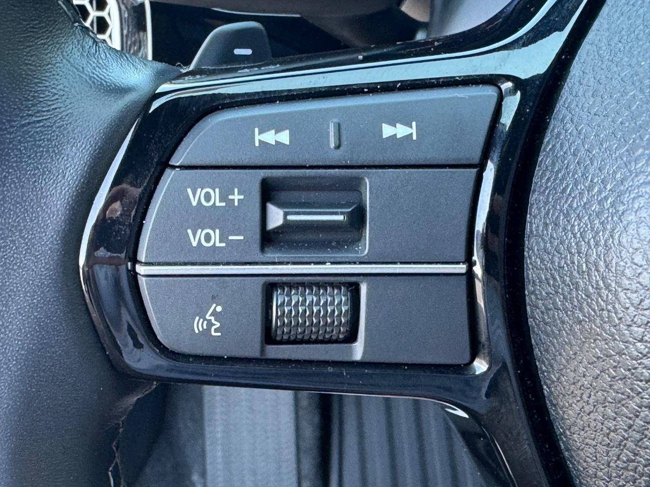 Honda Civic Hatchback Hybrid Vehicle Full-screen Gallery Image 20