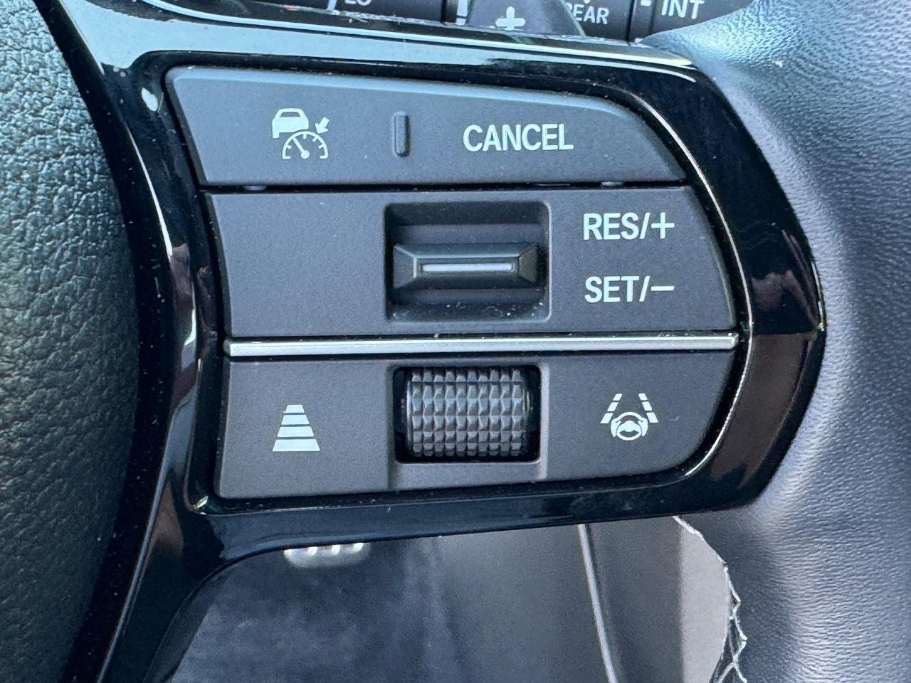 Honda Civic Hatchback Hybrid Vehicle Full-screen Gallery Image 21