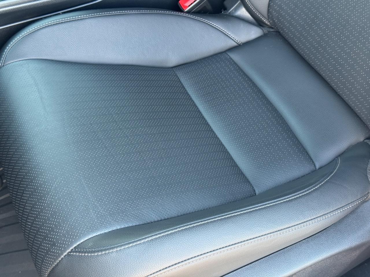 Honda Civic Hatchback Hybrid Vehicle Full-screen Gallery Image 26