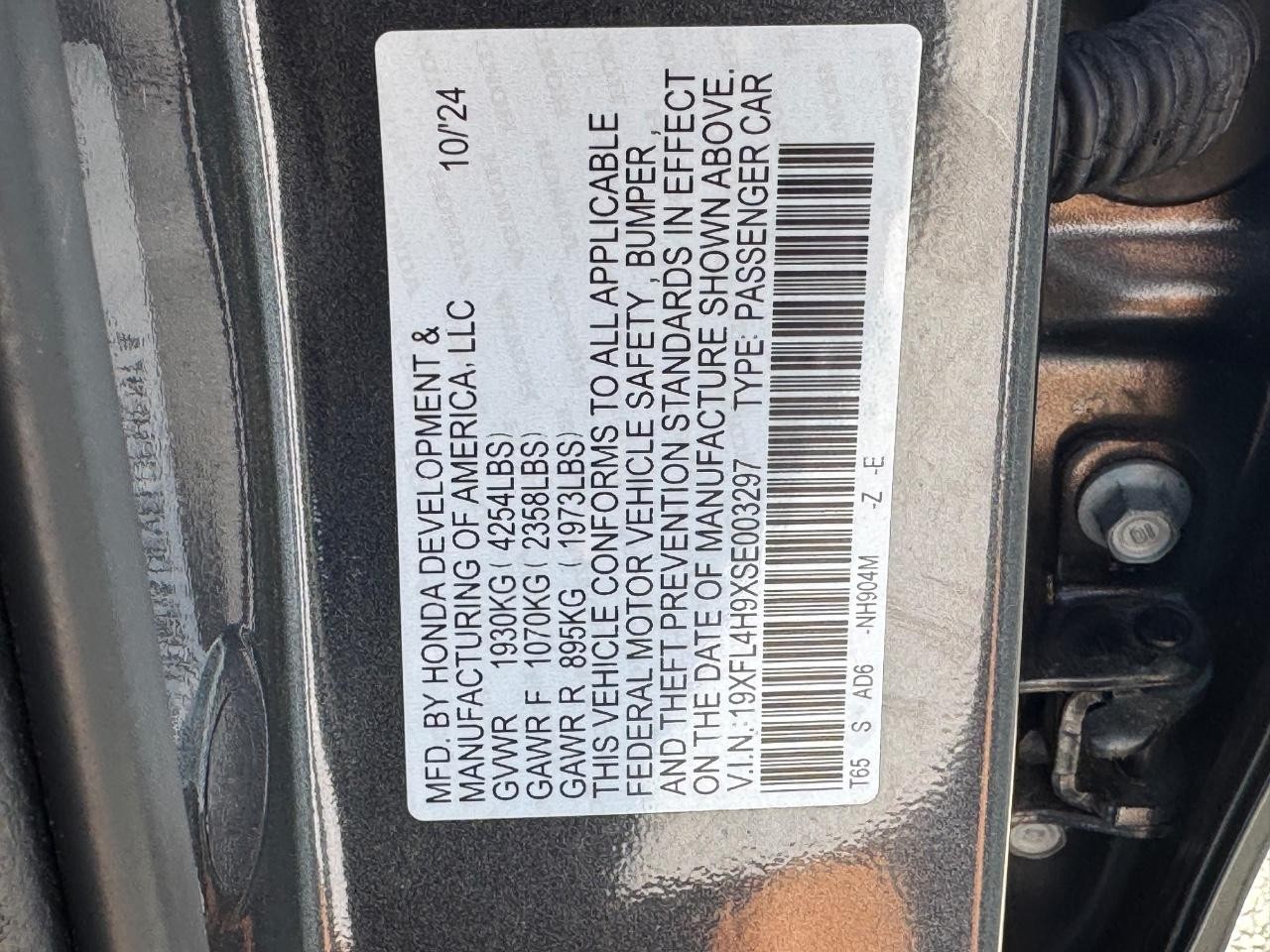 Honda Civic Hatchback Hybrid Vehicle Full-screen Gallery Image 27