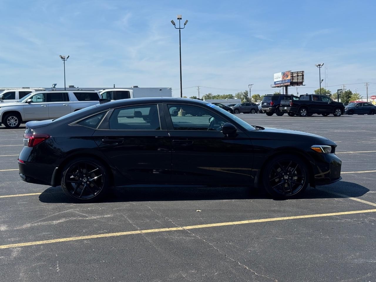 Honda Civic Sedan Hybrid Vehicle Full-screen Gallery Image 02