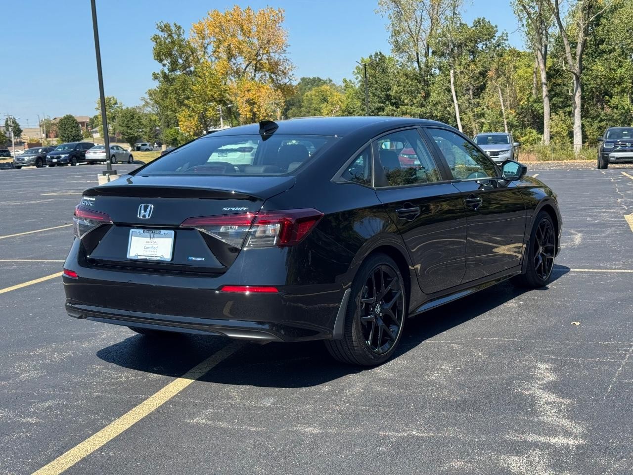 Honda Civic Sedan Hybrid Vehicle Full-screen Gallery Image 03