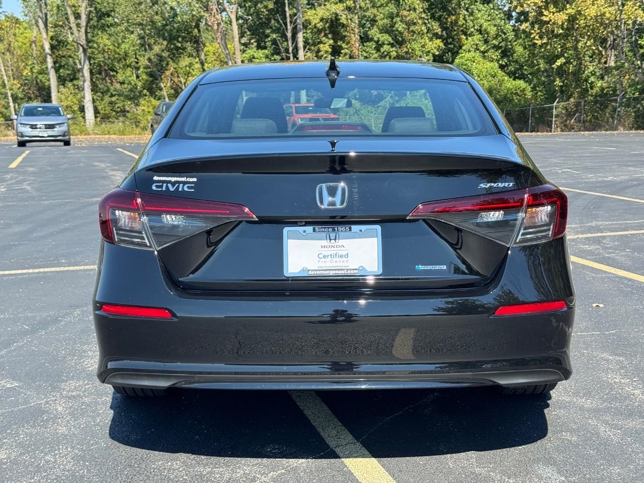 Honda Civic Sedan Hybrid Vehicle Full-screen Gallery Image 05