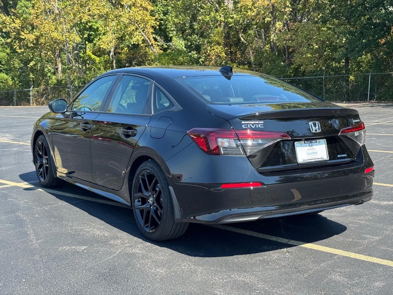 Honda Civic Sedan Hybrid Vehicle Full-screen Gallery Image 06