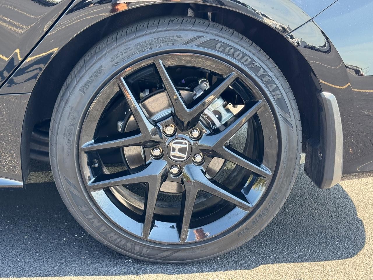 Honda Civic Sedan Hybrid Vehicle Full-screen Gallery Image 07