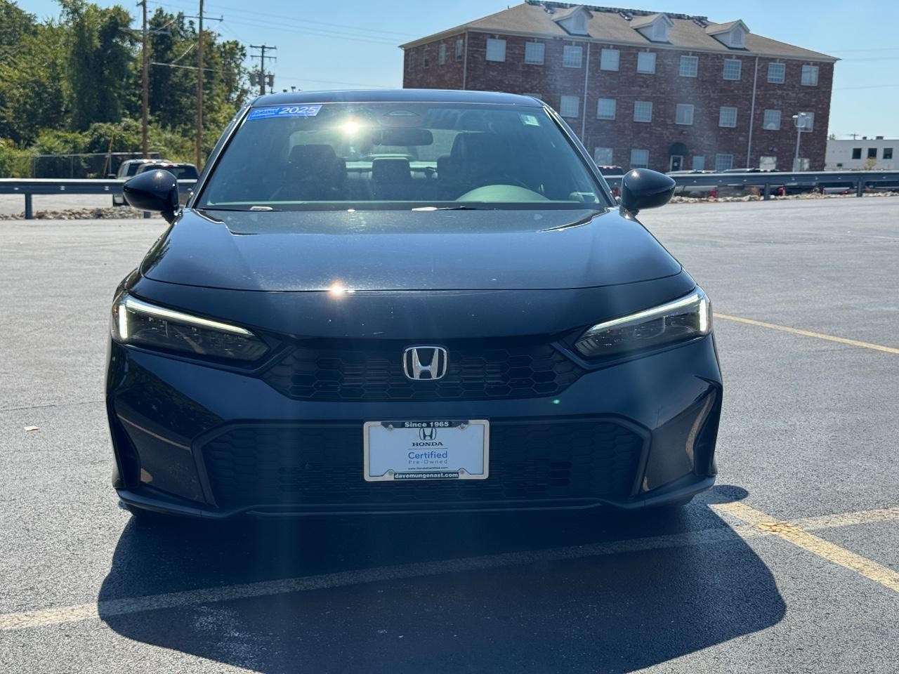 Honda Civic Sedan Hybrid Vehicle Full-screen Gallery Image 09