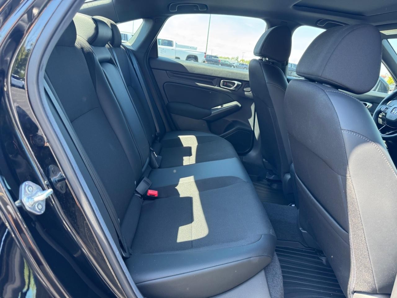 Honda Civic Sedan Hybrid Vehicle Full-screen Gallery Image 10