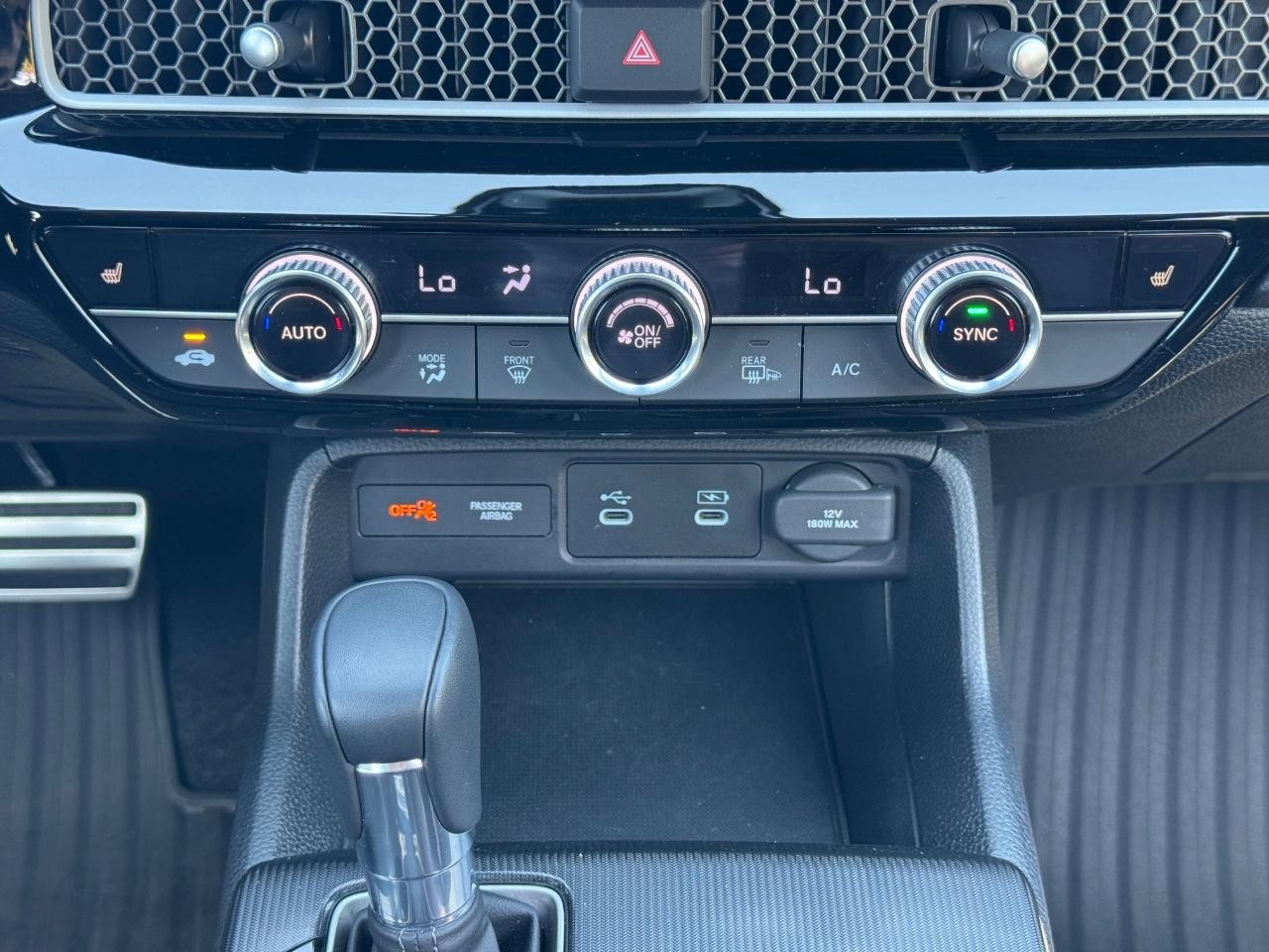 Honda Civic Sedan Hybrid Vehicle Full-screen Gallery Image 14