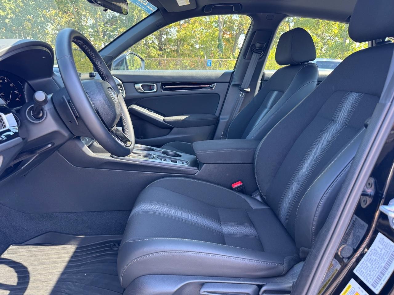 Honda Civic Sedan Hybrid Vehicle Full-screen Gallery Image 17