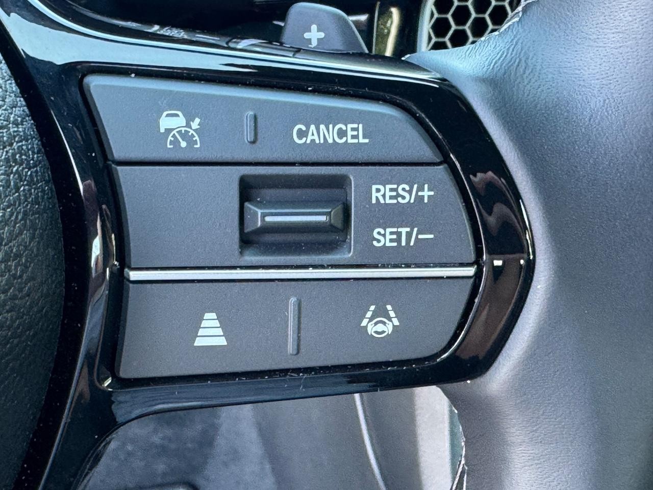 Honda Civic Sedan Hybrid Vehicle Full-screen Gallery Image 21