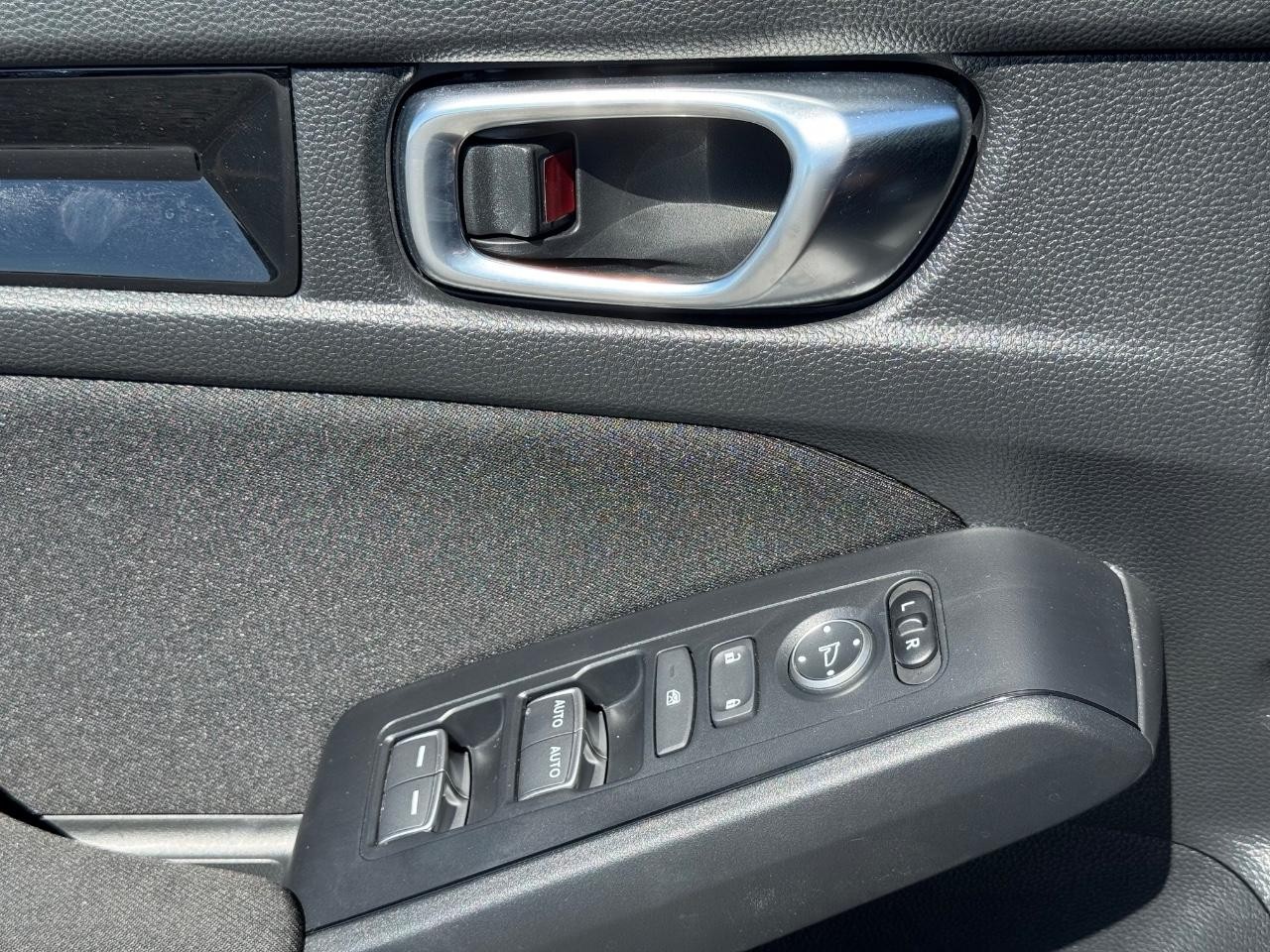 Honda Civic Sedan Hybrid Vehicle Full-screen Gallery Image 24