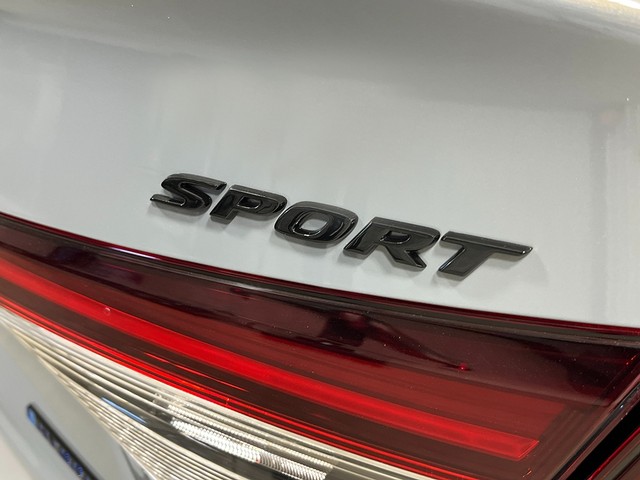 Honda Civic Sedan Hybrid Vehicle Full-screen Gallery Image 07