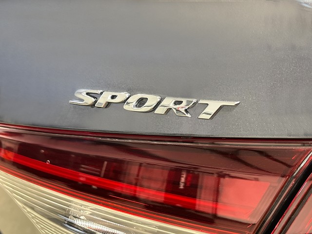 Honda Civic Sedan Hybrid Vehicle Full-screen Gallery Image 07