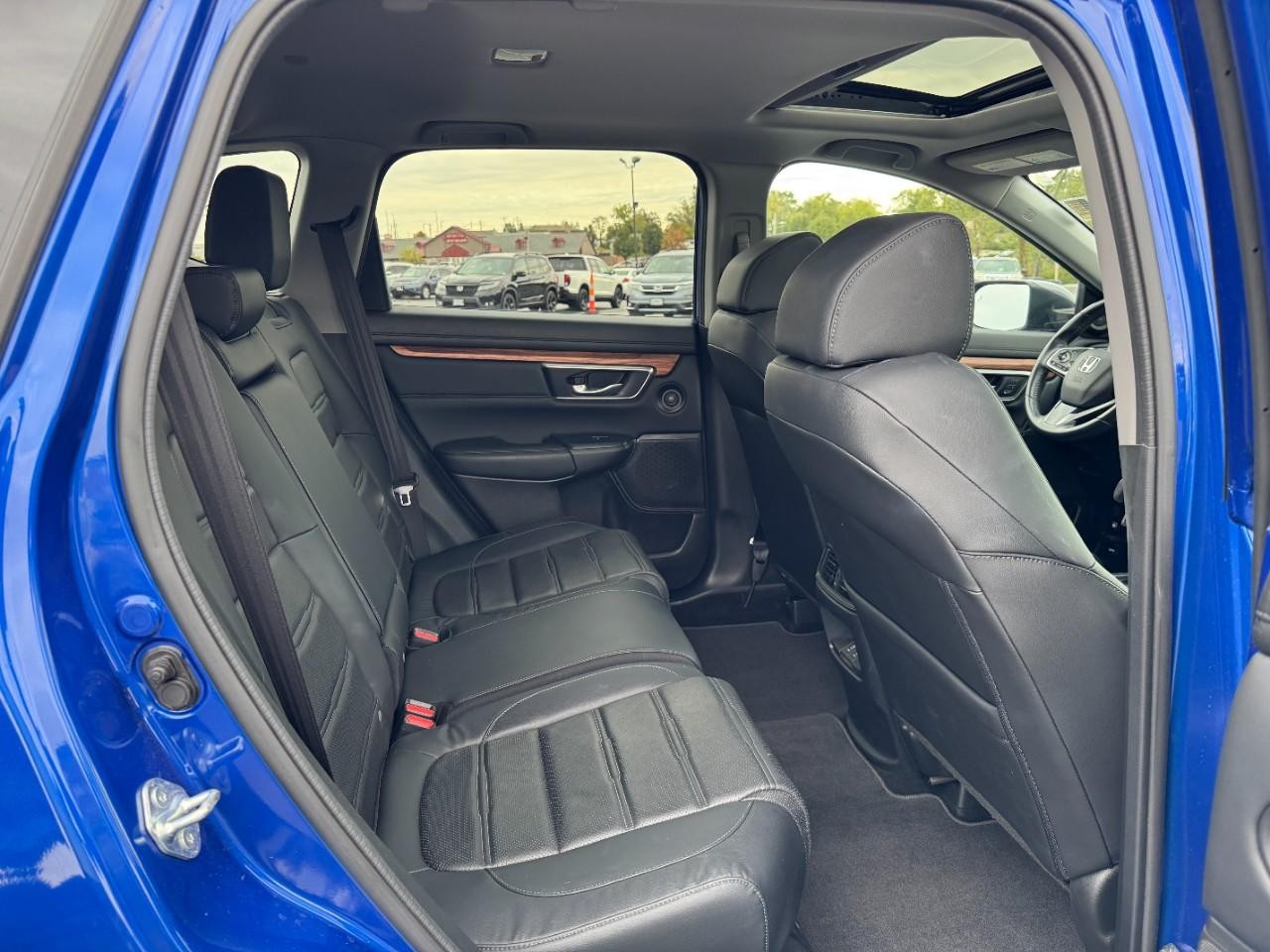 Honda CR-V Vehicle Full-screen Gallery Image 10