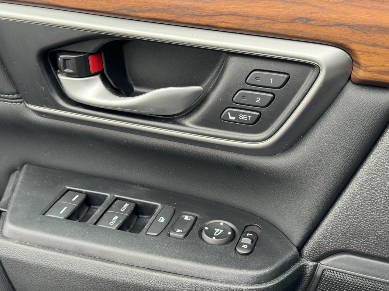 Honda CR-V Vehicle Full-screen Gallery Image 24