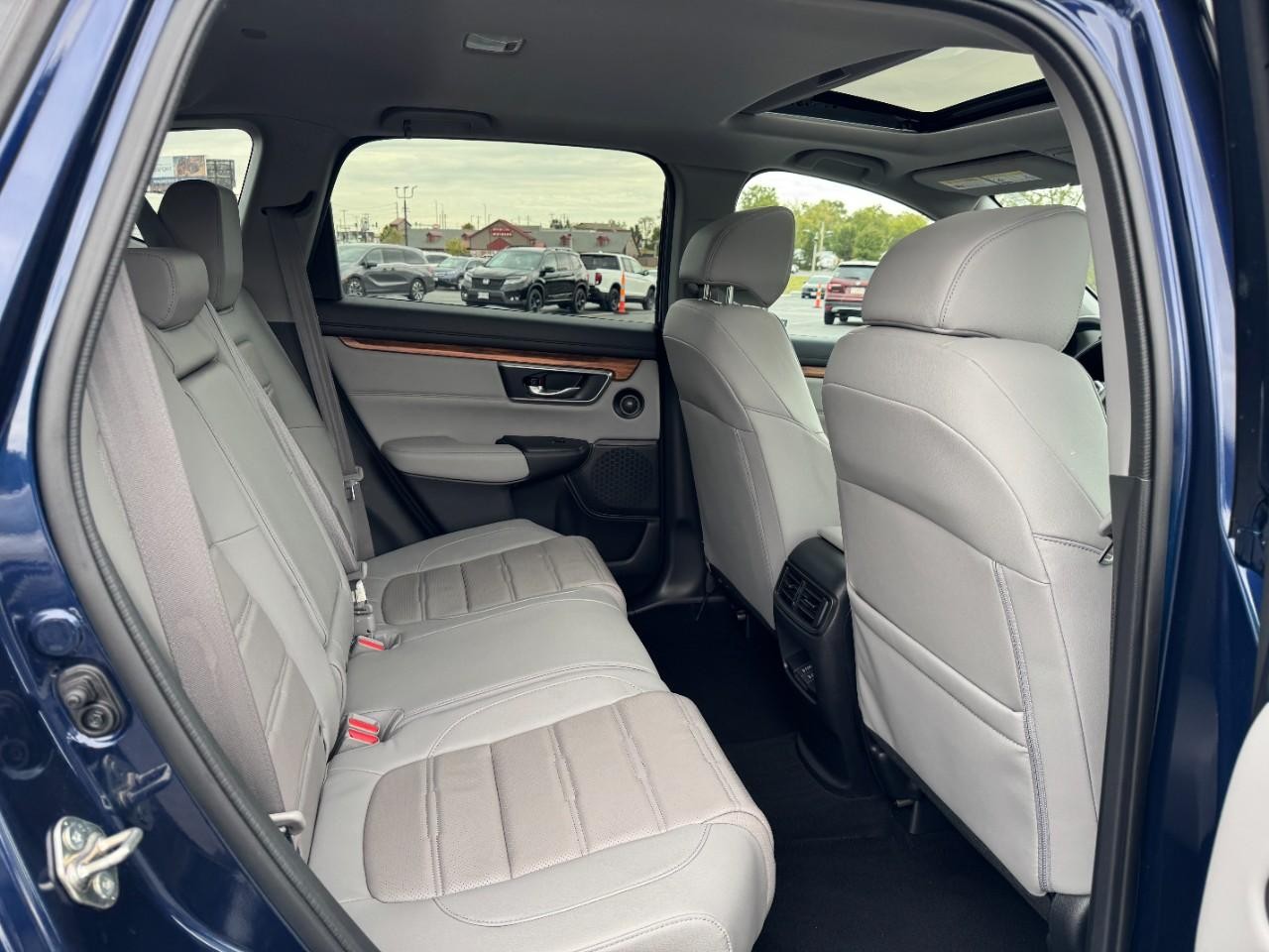 Honda CR-V Vehicle Full-screen Gallery Image 10