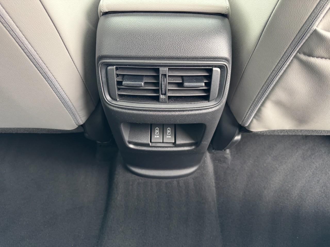 Honda CR-V Vehicle Full-screen Gallery Image 15